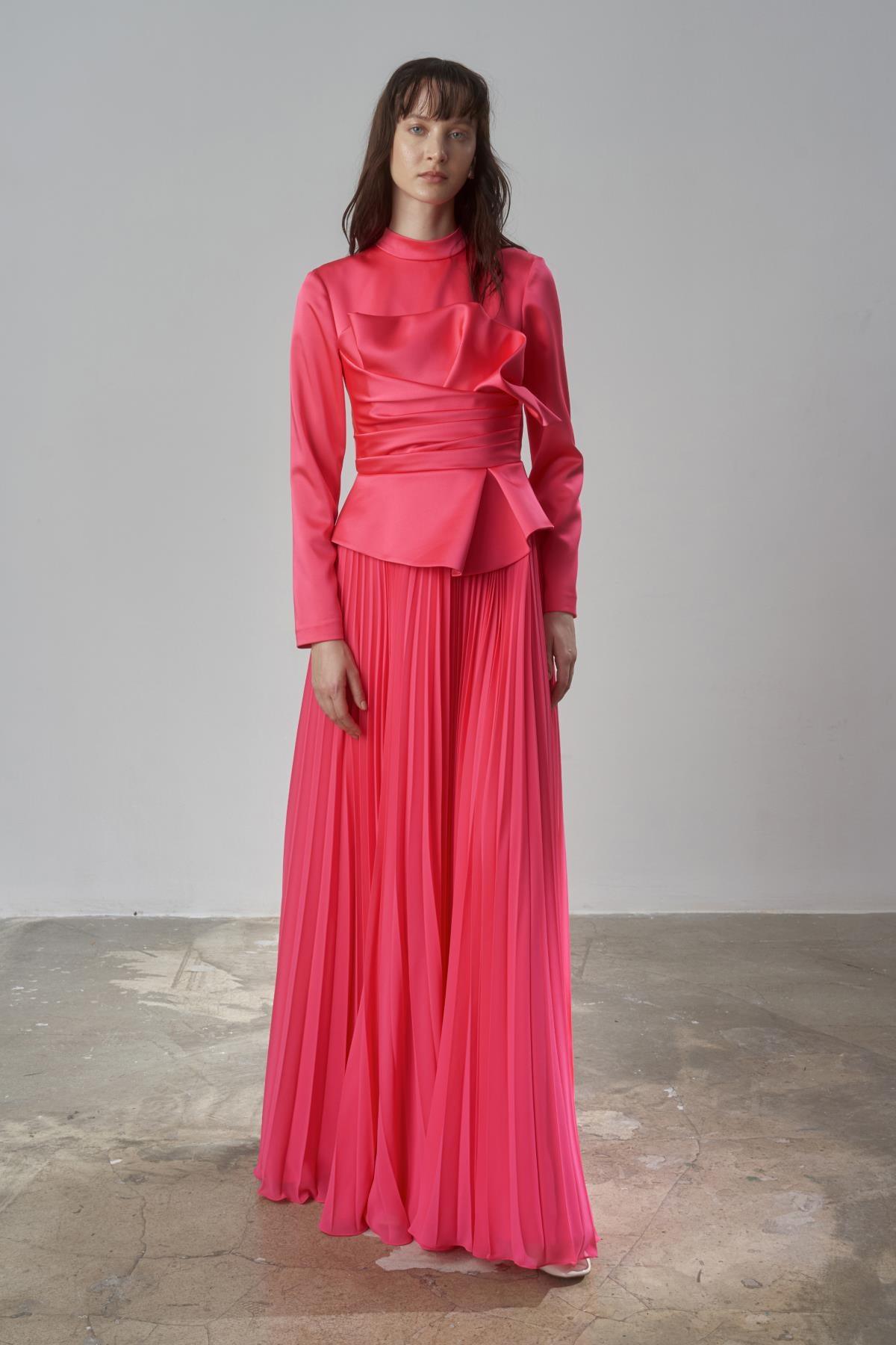 Saten Drapeli Eteği Piliseli Uzun Abiye Elbise