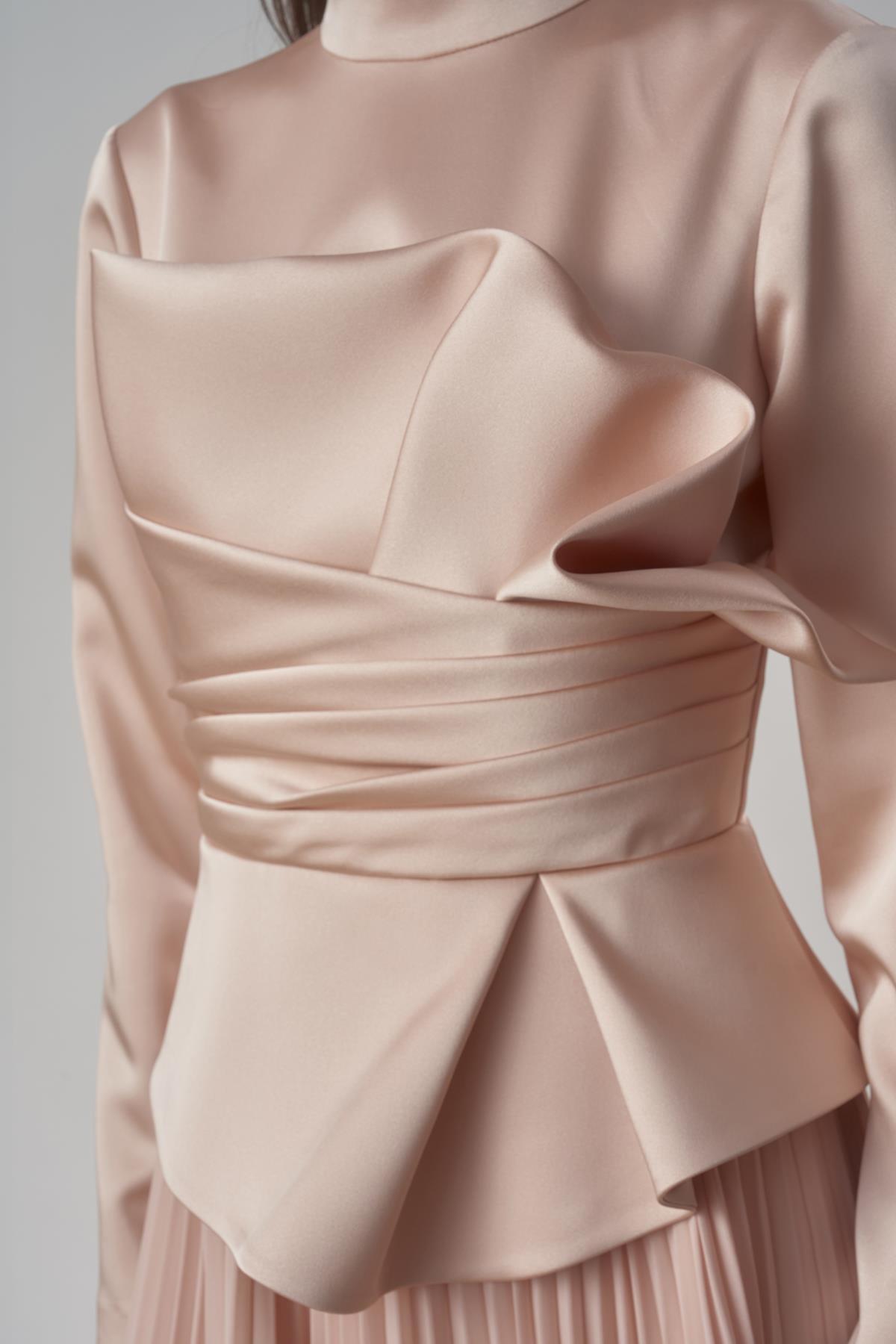 Saten Drapeli Eteği Piliseli Uzun Abiye Elbise