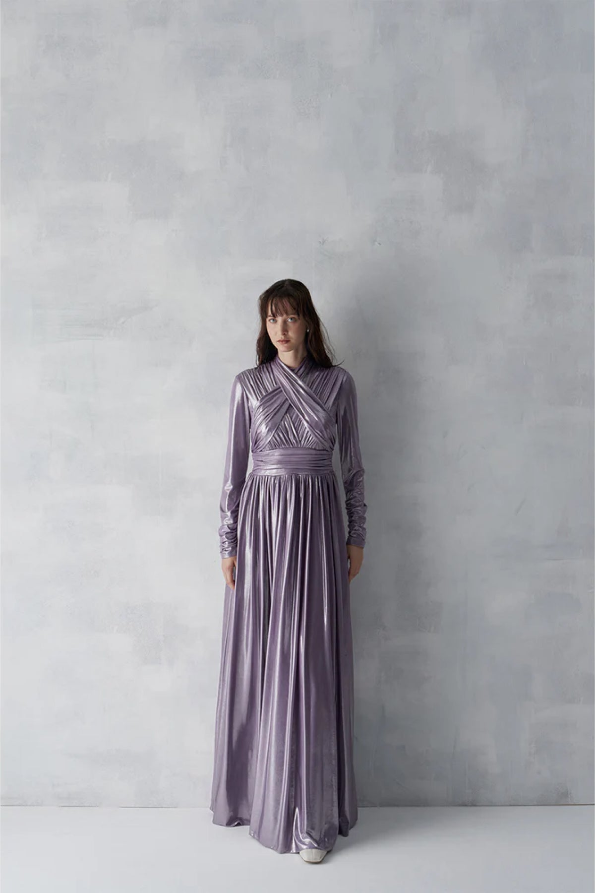 Parlak Kumaş Drapeli Pileli Uzun Abiye Elbise