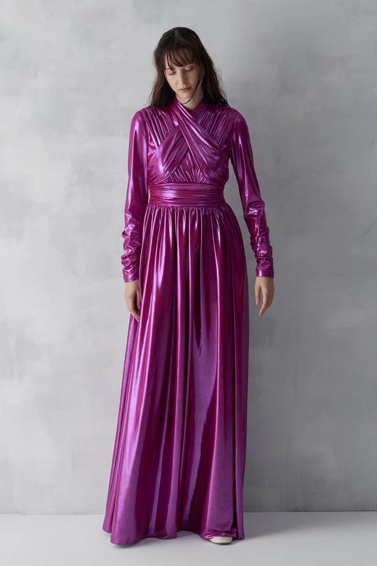 Parlak Kumaş Drapeli Pileli Uzun Abiye Elbise