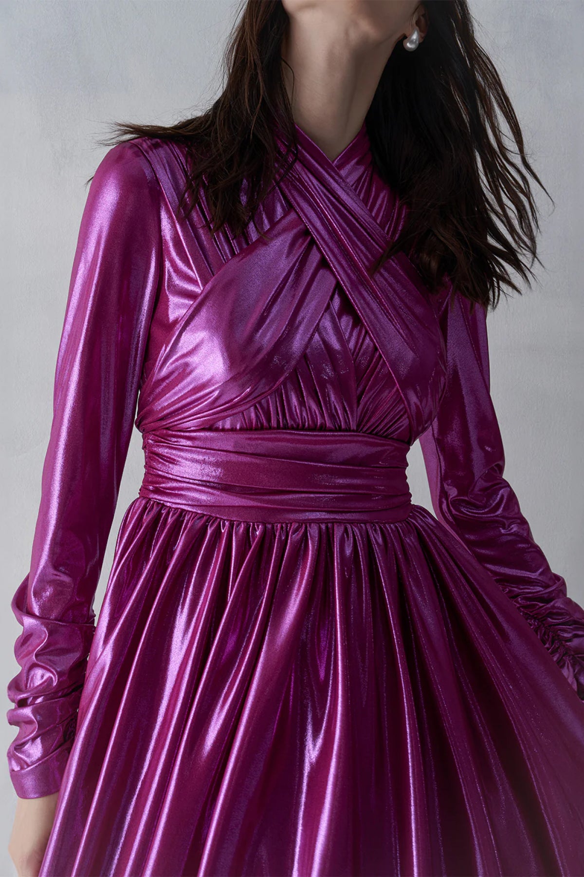 Parlak Kumaş Drapeli Pileli Uzun Abiye Elbise