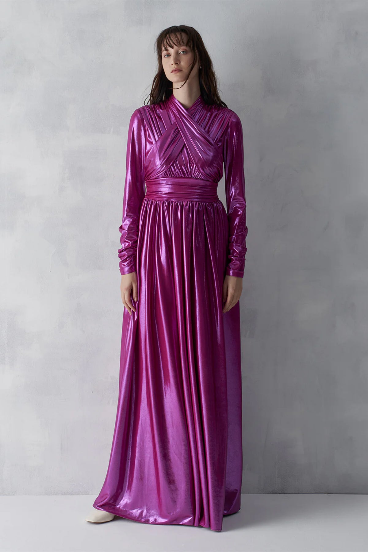 Parlak Kumaş Drapeli Pileli Uzun Abiye Elbise