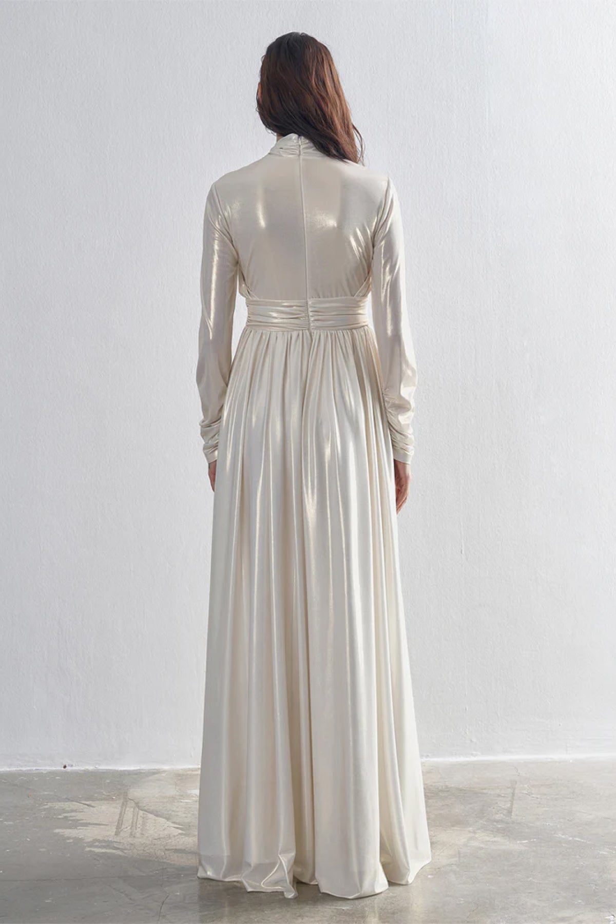 Parlak Kumaş Drapeli Pileli Uzun Abiye Elbise