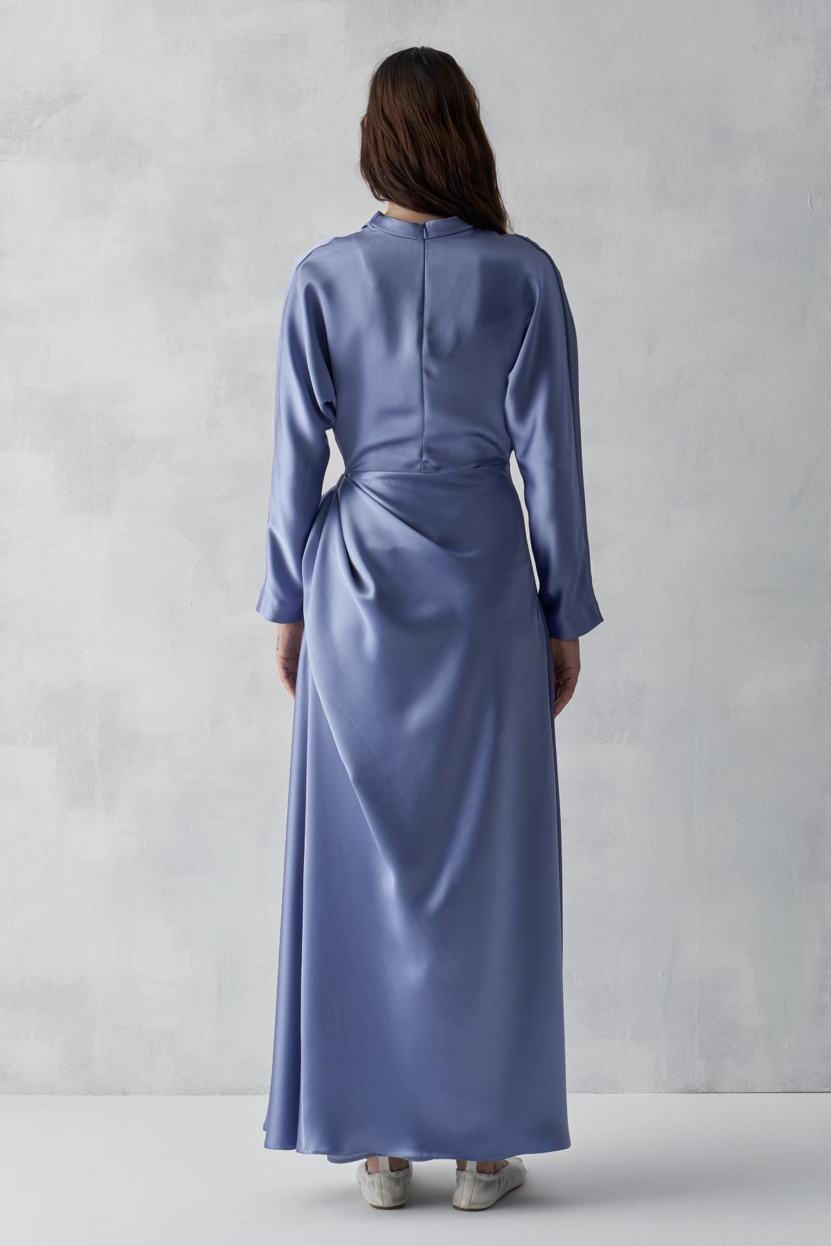 Asimetrik Drapeli Yüksek Yaka Saten Uzun Abiye Elbise