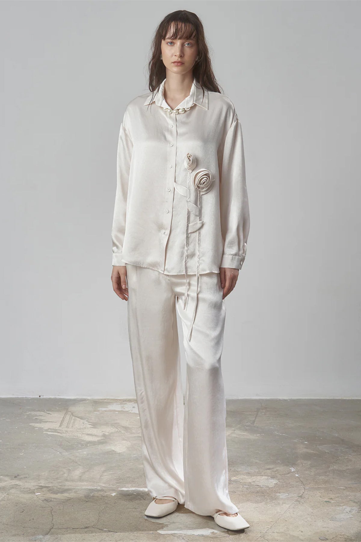 Gül Aplikeli Dökümlü İpek Gömlek