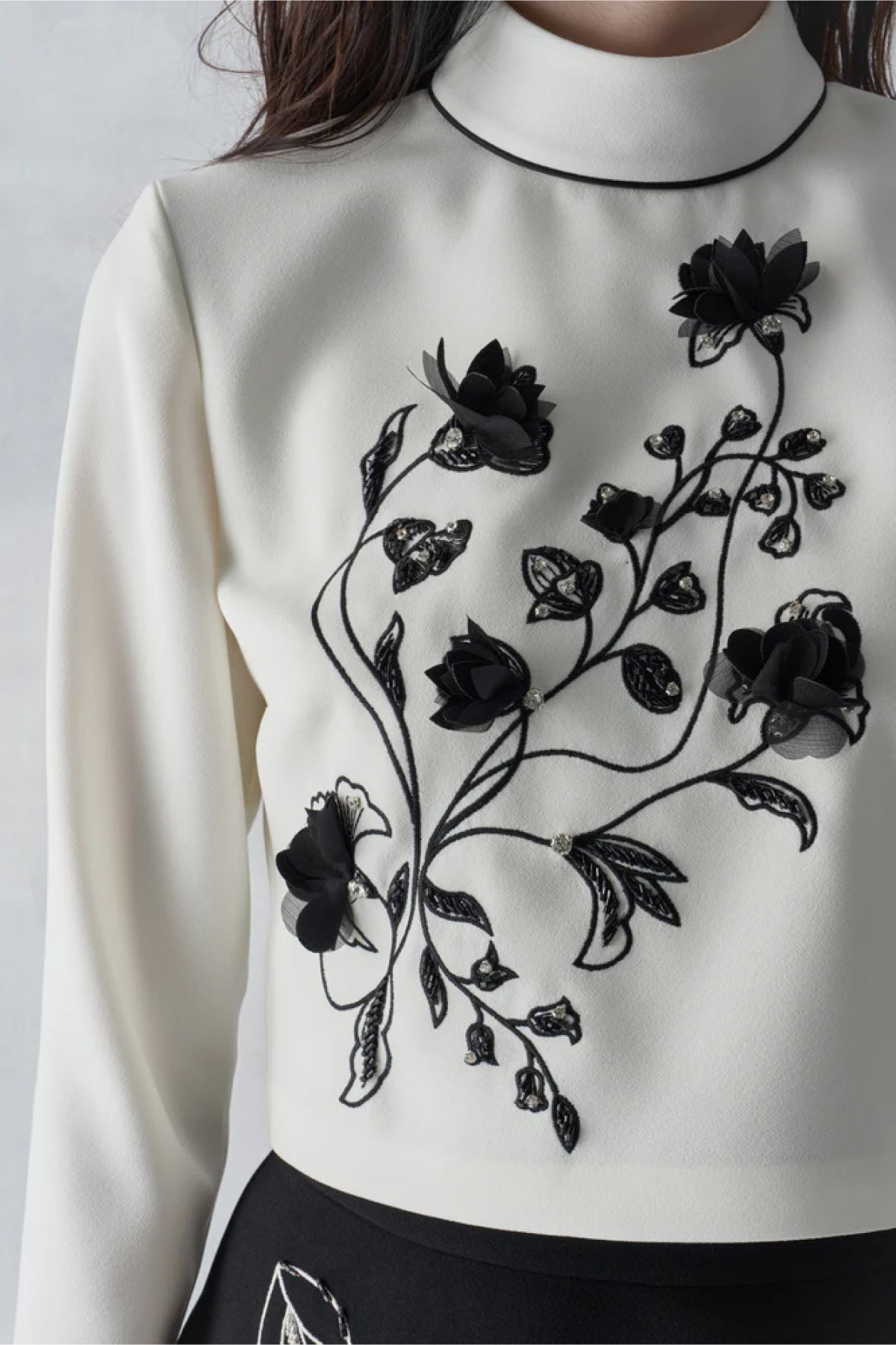 Çiçek İşlemeli Bluz Etek Takım