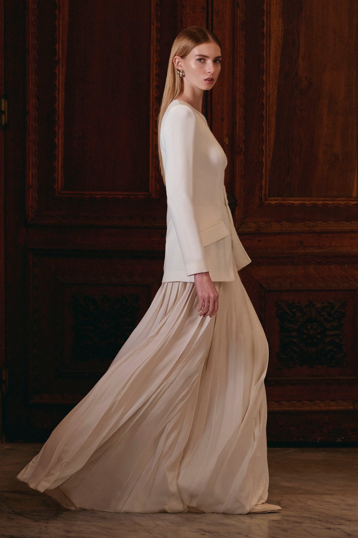 Uzun Kollu Asimetrik Detaylı Pileli Abiye Elbise