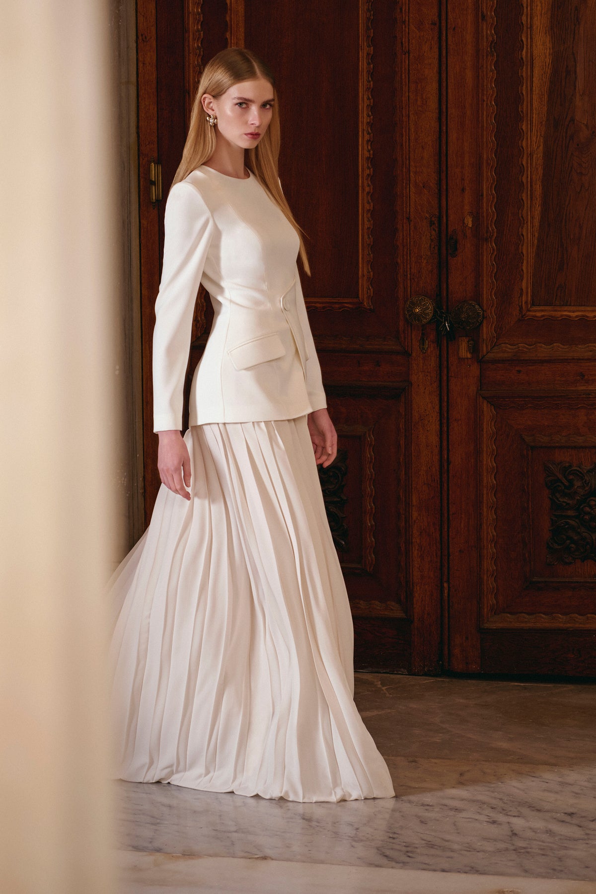 Uzun Kollu Asimetrik Detaylı Pileli Abiye Elbise