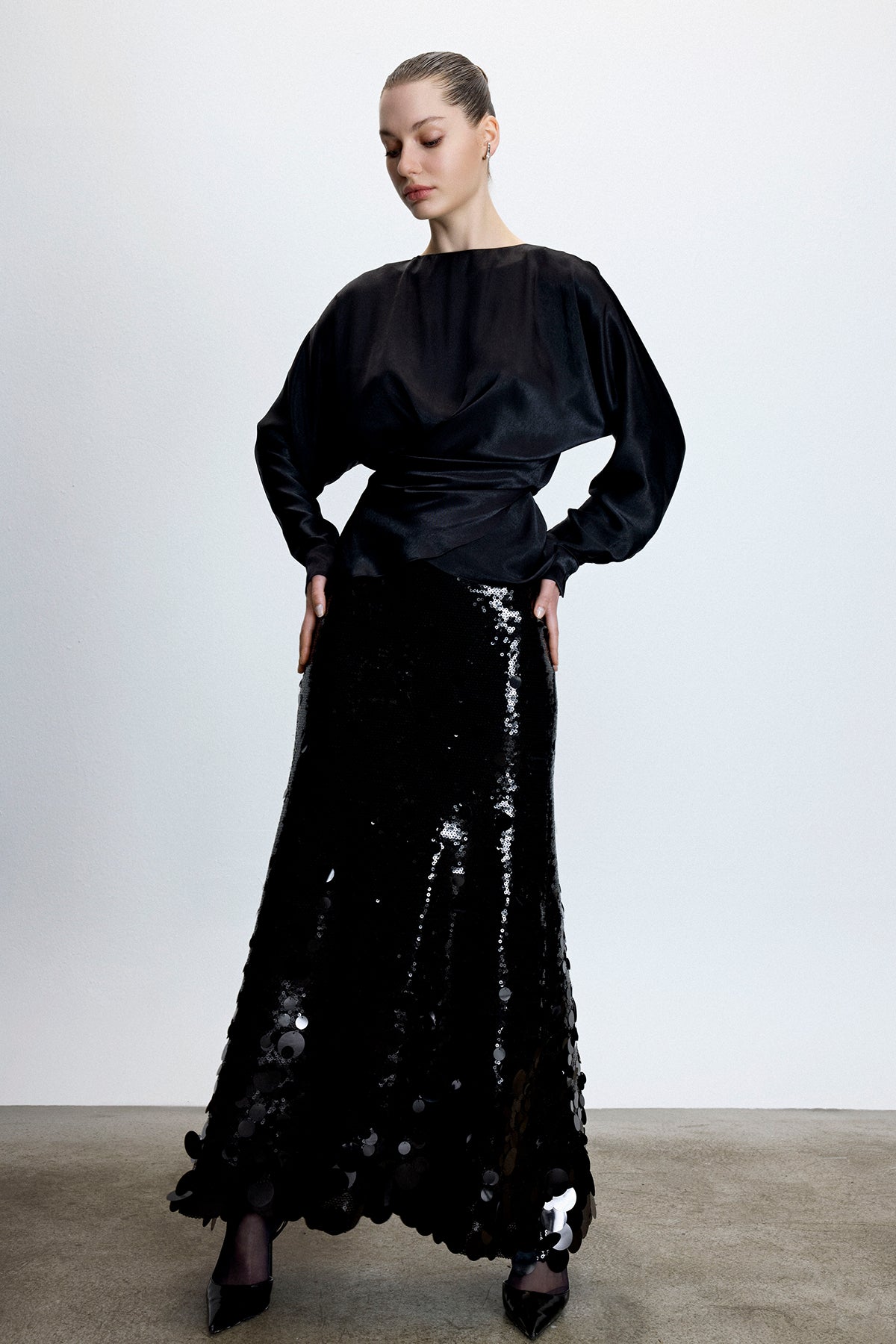 بلوزة ساتان منسدلة