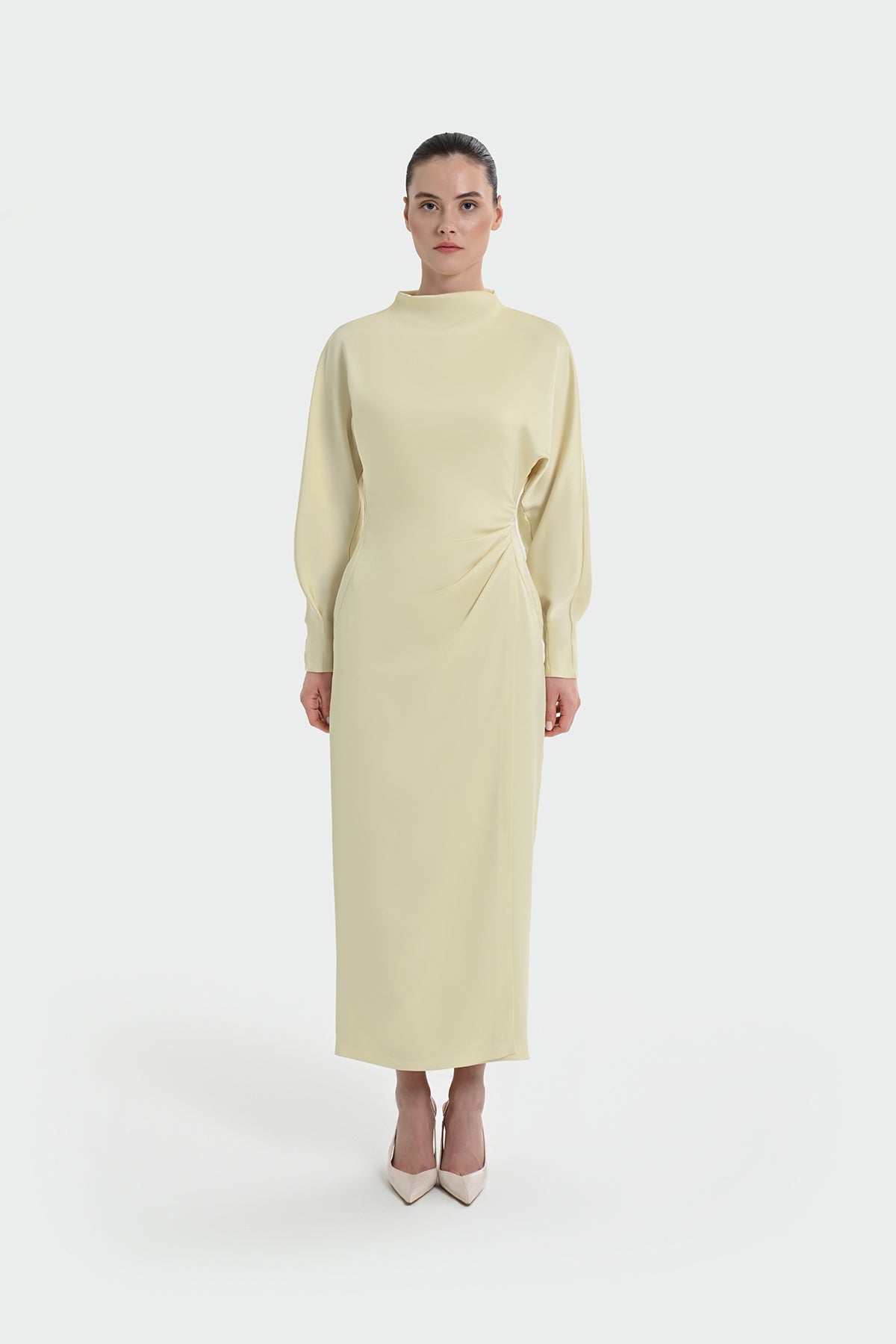 Bel Büzgü Detaylı Saten Elbise