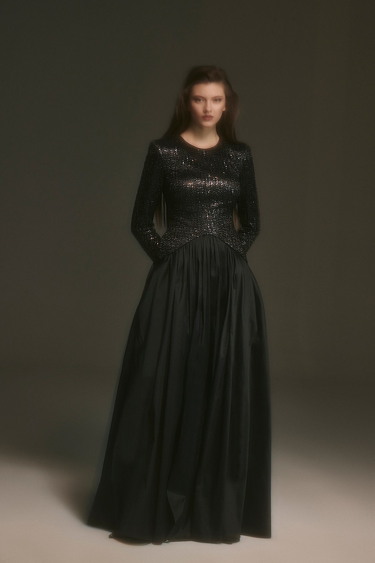 Payet İşlemeli Uzun Kollu Abiye Elbise