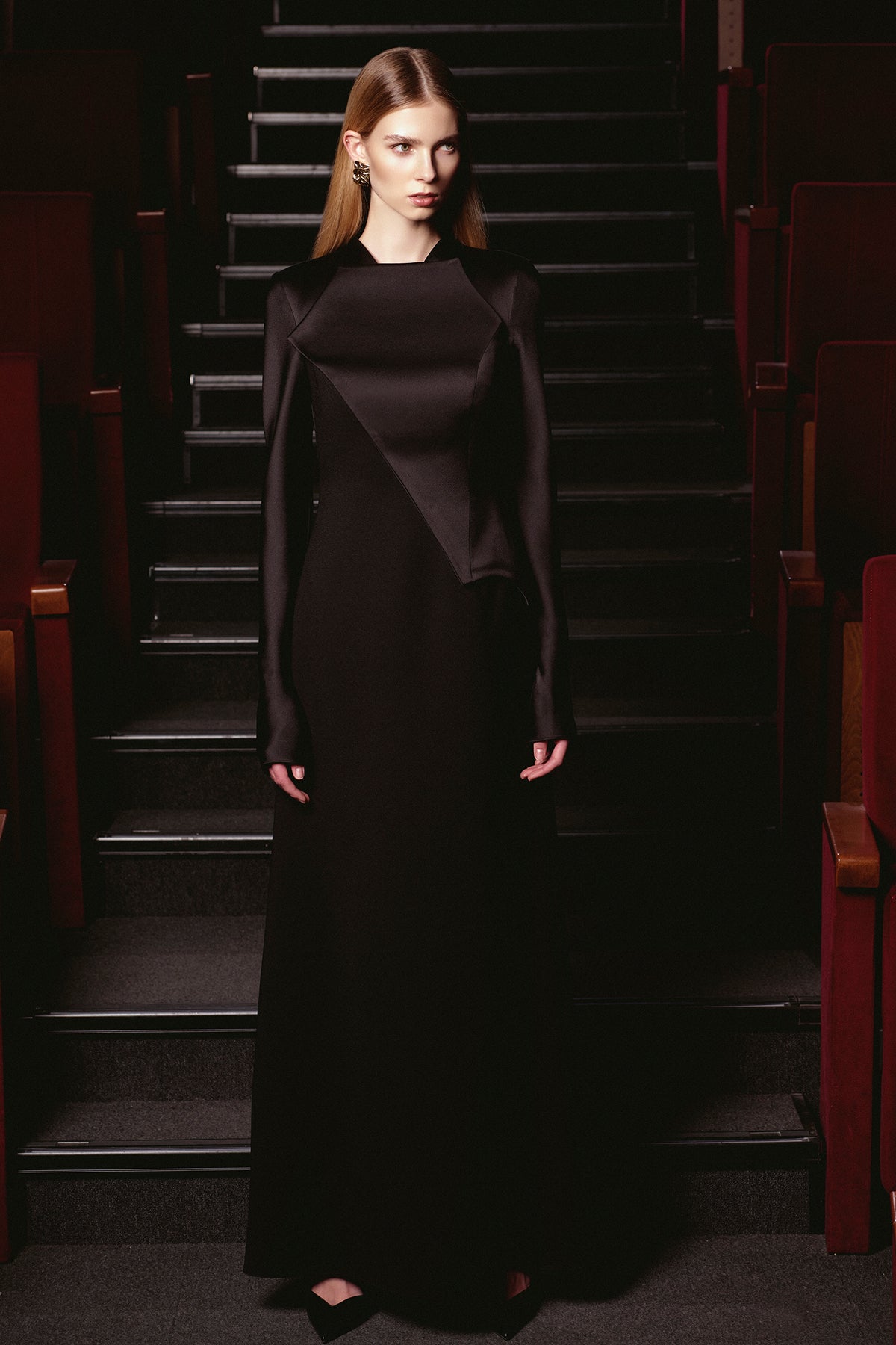 Saten Asimetrik Detaylı Uzun Kollu Abiye Elbise