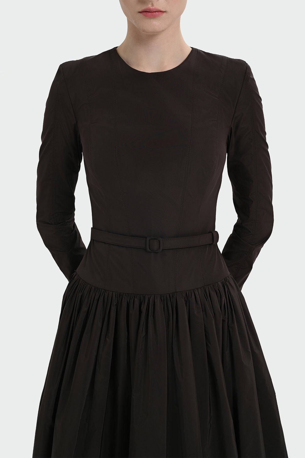 Kemer Detaylı Uzun Kollu Abiye Elbise