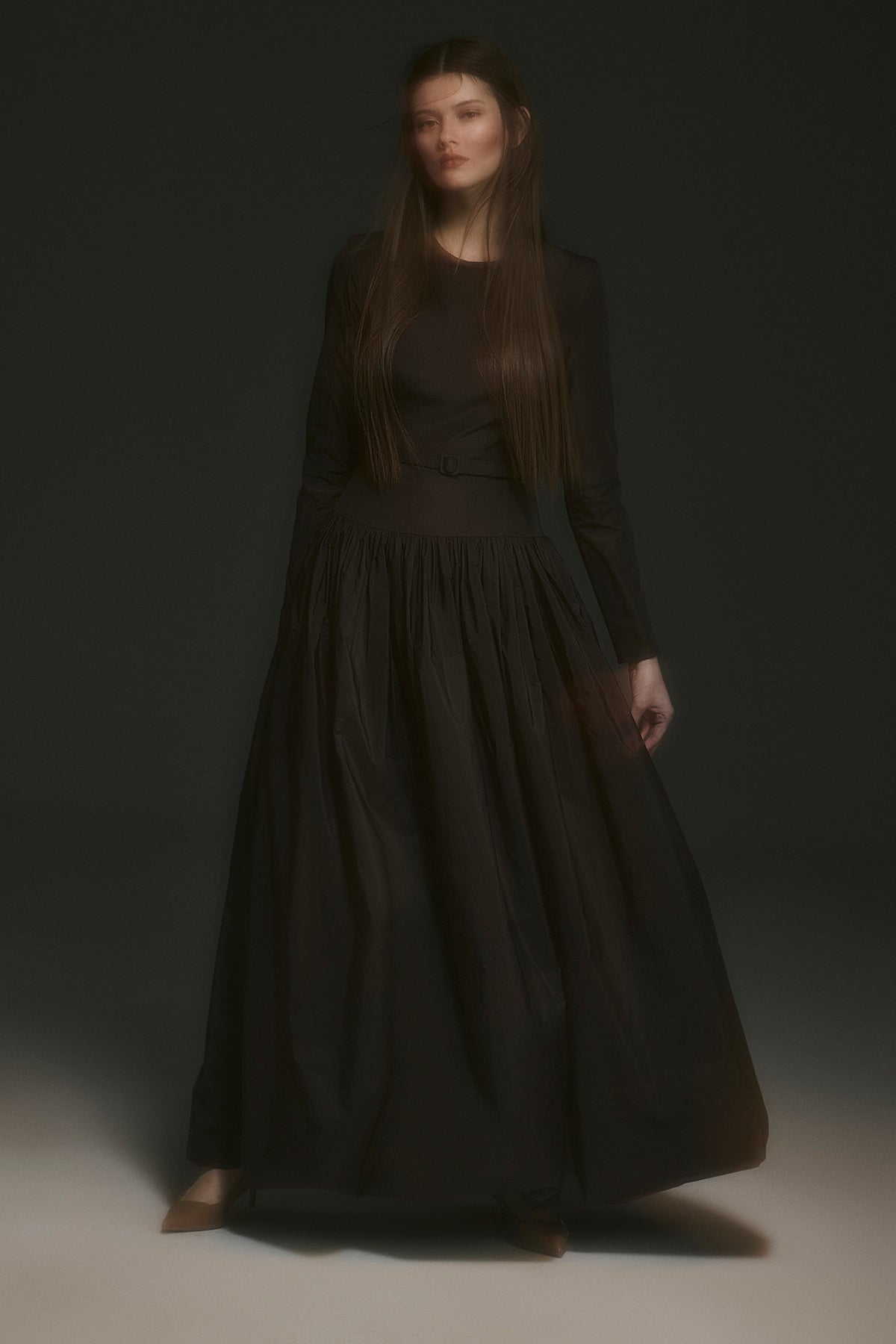 Kemer Detaylı Uzun Kollu Abiye Elbise