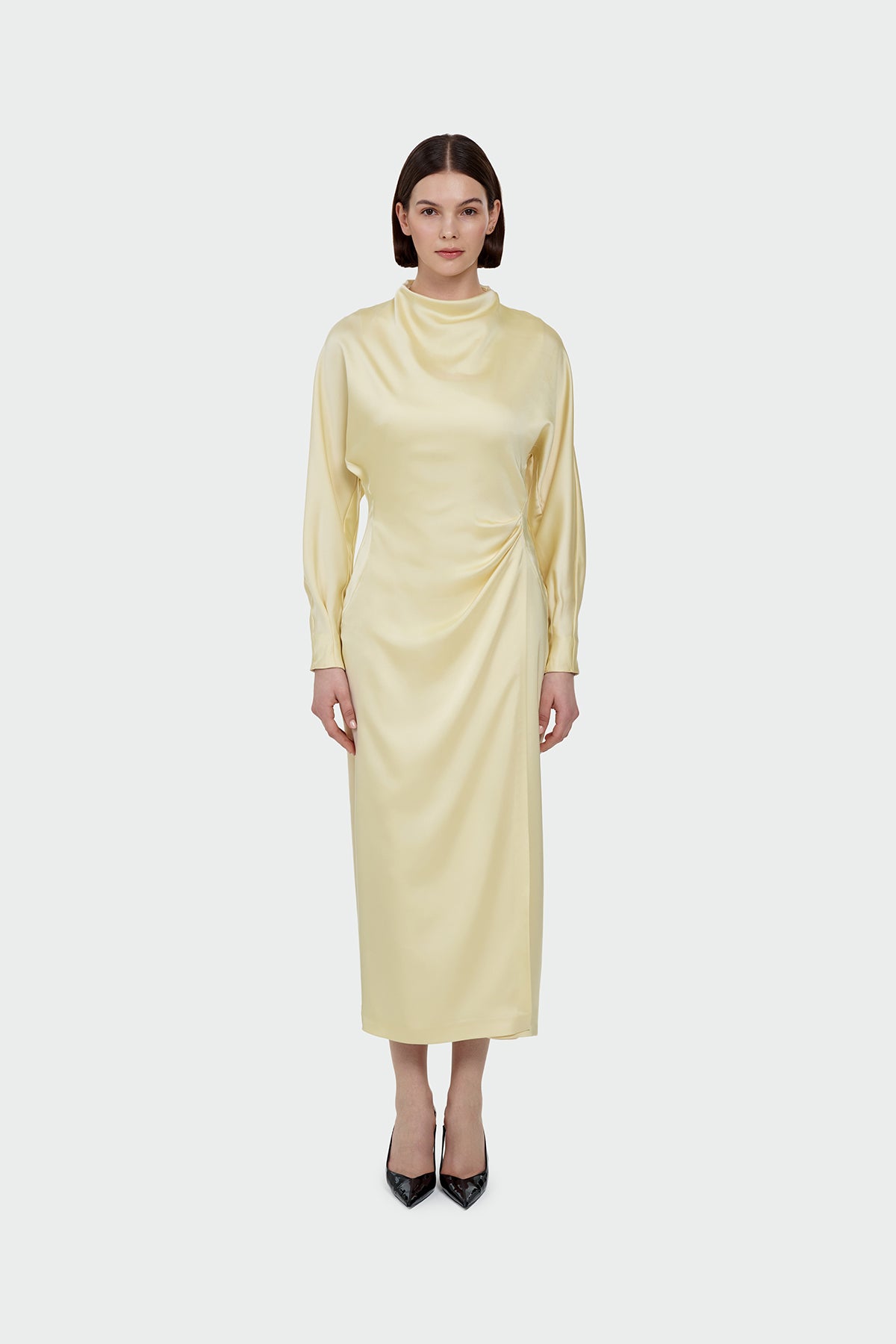 Bel Büzgü Detaylı Saten Elbise